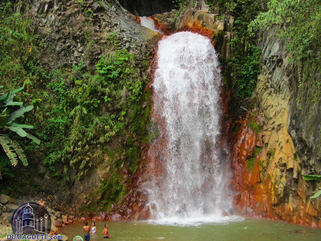 Pulang Bato Falls