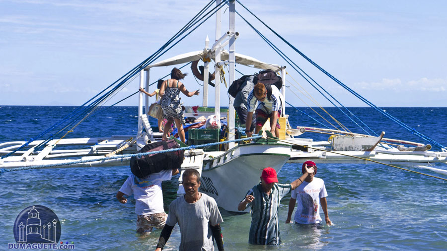 Boat from Malatapay to Apo Island