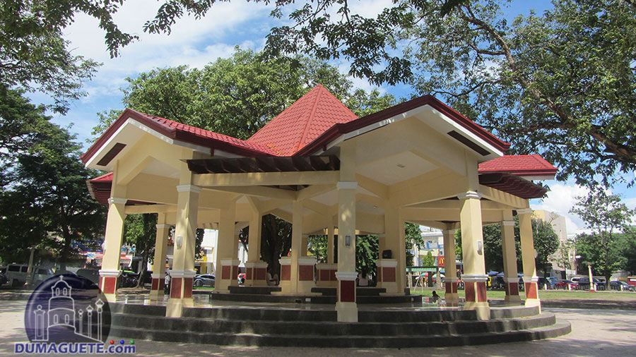 Plaza-Dumaguete-Quezon-Park