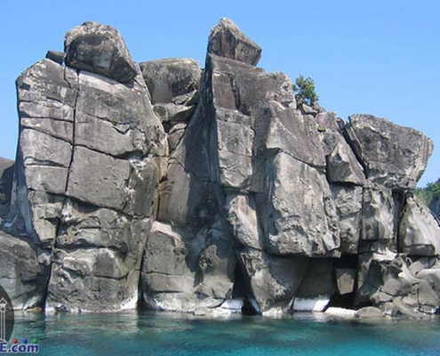 Apo Island Diving - Rocks - Negros Oriental